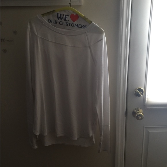 Workout top. - Picture 4 of 4